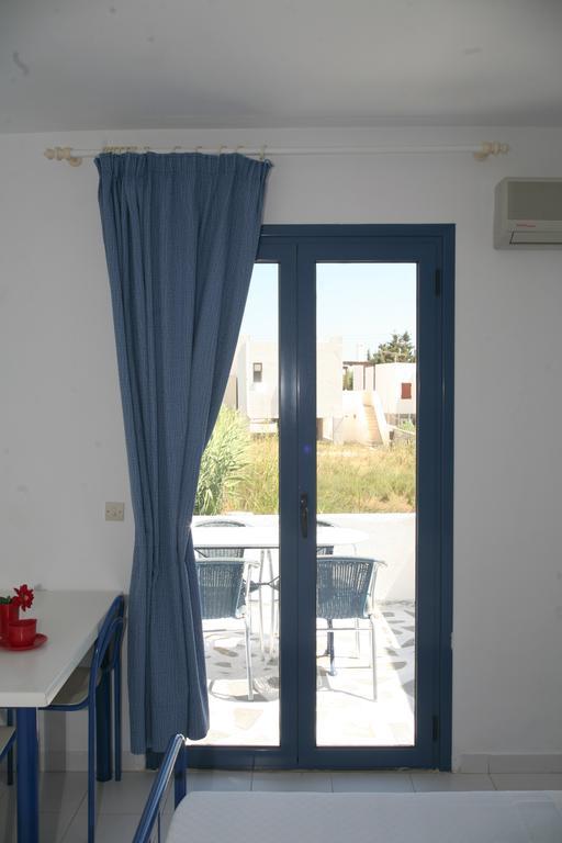 Gorgona Studios Livadi  Room photo